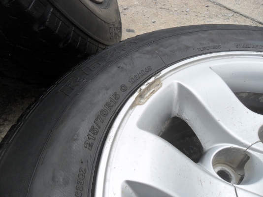 ล้อแม็ก 15นิ้ว 6รู โตโยต้า พร้อมยาง สวยๆ 4 ล้อ ราคา 6500 บาท