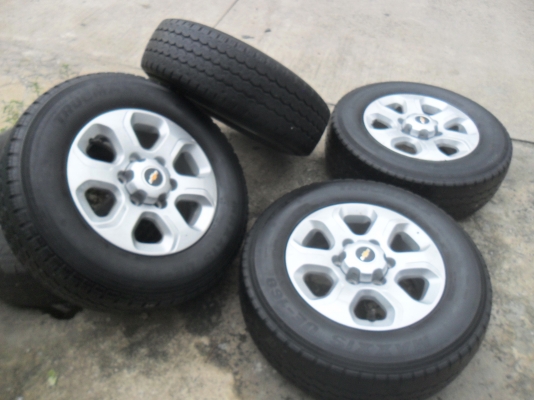 ล้อแม็ก 16นิ้ว6รู เชฟ พร้อมยาง สวยๆ 4 ล้อ ราคา 6700 บาท