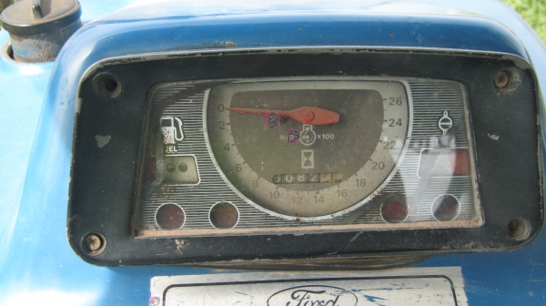 ขายรถไถฟอร์ด  สภาพพร้อมใช้งาน  มีเอกสารครบ อุปกรณ์ตามรูป แถมคราดทำใหม่ให้