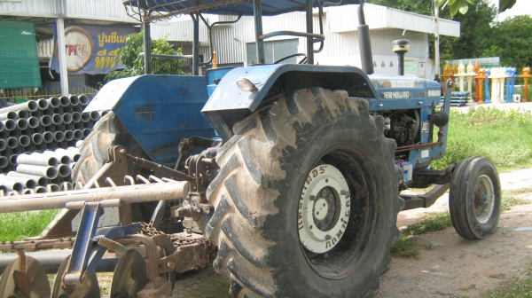 ขายรถไถฟอร์ด  สภาพพร้อมใช้งาน  มีเอกสารครบ อุปกรณ์ตามรูป แถมคราดทำใหม่ให้