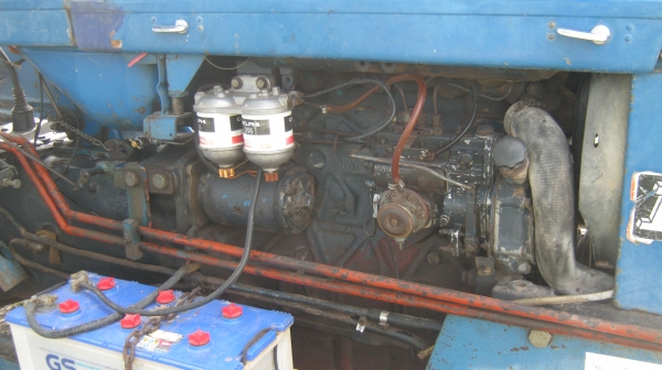 ขายรถไถฟอร์ด  สภาพพร้อมใช้งาน  มีเอกสารครบ อุปกรณ์ตามรูป แถมคราดทำใหม่ให้