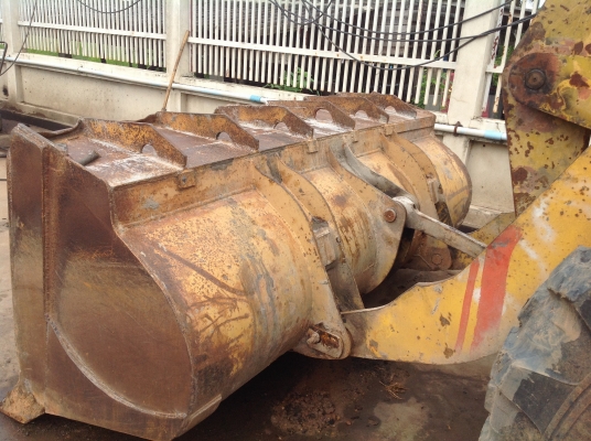 ขายด่วน!! ก่อนปรับสภาพสี  รถตักล้อยางWA100-1