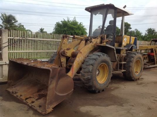 ขายด่วน!! ก่อนปรับสภาพสี  รถตักล้อยางWA100-1