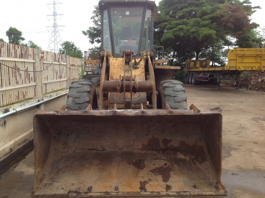 ขายด่วน!! ก่อนปรับสภาพสี  รถตักล้อยางWA100-1