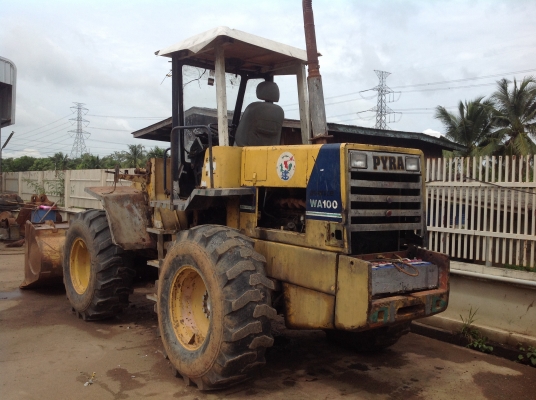 ขายด่วน!! ก่อนปรับสภาพสี  รถตักล้อยางWA100-1