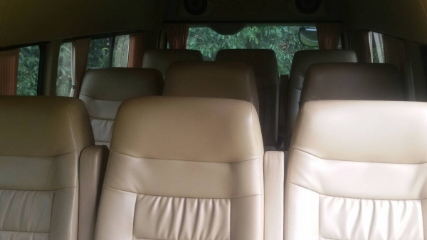 ขายรถ  Totota  commuter ปี 56  สีบรอนเทา