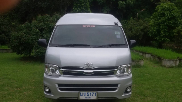 ขายรถ  Totota  commuter ปี 56  สีบรอนเทา