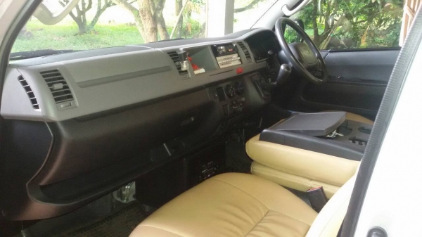ขายรถ  Totota  commuter ปี 56  สีบรอนเทา