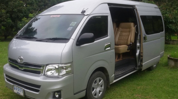 ขายรถ  Totota  commuter ปี 56  สีบรอนเทา