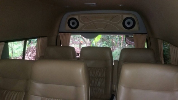 ขายรถ  Totota  commuter ปี 56  สีบรอนเทา