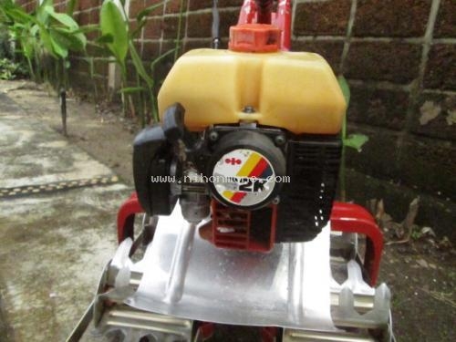 เครื่องกำจัดวัชพืชในร่องข้าว !!!   HONDA     TG-E   รหัสสินค้า : 14001866   หรือเพิ่มเติมไดที่ www.nihonmono.com