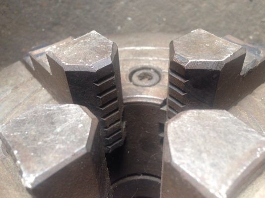 ขายหัวสี่จับแท่นกลึง ขนาด 8 นิ้ว สภาพปากสวยมาก พร้อมใช้งาน