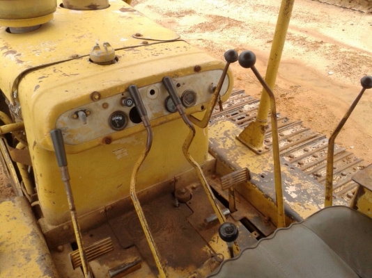 ขายรถแทรคเตอร์ CAT D4D เครื่อง 43V ตีนไก่ เกียร์ตัด สภาพเดิมๆตามรุ่น รถสวยพร้อมใช้งาน เอกสารสัญญาซื้อขาย