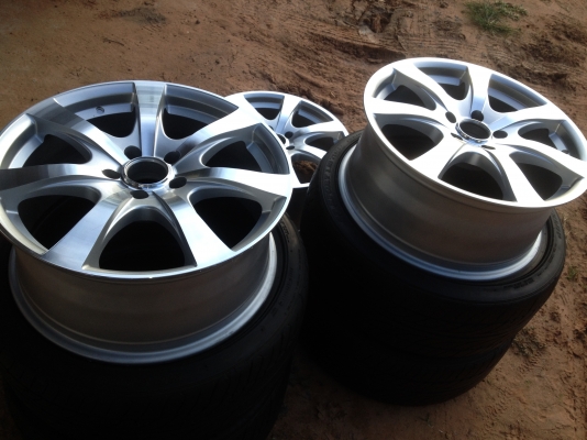 ขายล้อแม็ก 18 พร้อมยาง 225 40 18 5 รุ 114