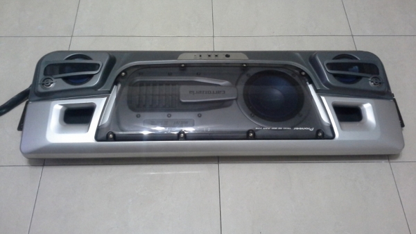 ลำโพงแผงของ Pioneer แบบมีแอมป์ในตัวขับซับเบสดอก 6.5"