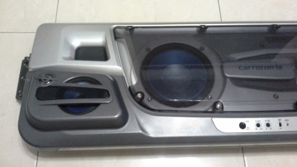 ลำโพงแผงของ Pioneer แบบมีแอมป์ในตัวขับซับเบสดอก 6.5"