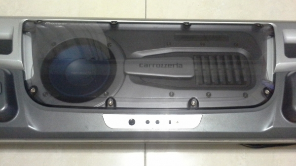 ลำโพงแผงของ Pioneer แบบมีแอมป์ในตัวขับซับเบสดอก 6.5"