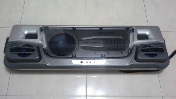 ลำโพงแผงของ Pioneer แบบมีแอมป์ในตัวขับซับเบสดอก 6.5"