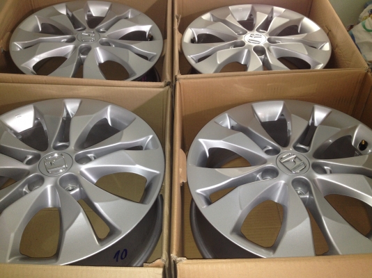 ขายล้อแม็กเดิม Honda Accord CRV ขอบ 17 5 รู 114 กระบะ เก๋งก็ใส่ได้้นะครับ สนใจสอบถามได้