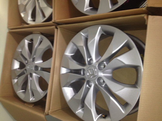 ขายล้อแม็กเดิม Honda Accord CRV ขอบ 17 5 รู 114 กระบะ เก๋งก็ใส่ได้้นะครับ สนใจสอบถามได้