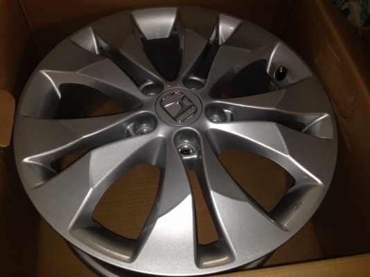 ขายล้อแม็กเดิม Honda Accord CRV ขอบ 17 5 รู 114 กระบะ เก๋งก็ใส่ได้้นะครับ สนใจสอบถามได้