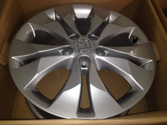 ขายล้อแม็กเดิม Honda Accord CRV ขอบ 17 5 รู 114 กระบะ เก๋งก็ใส่ได้้นะครับ สนใจสอบถามได้