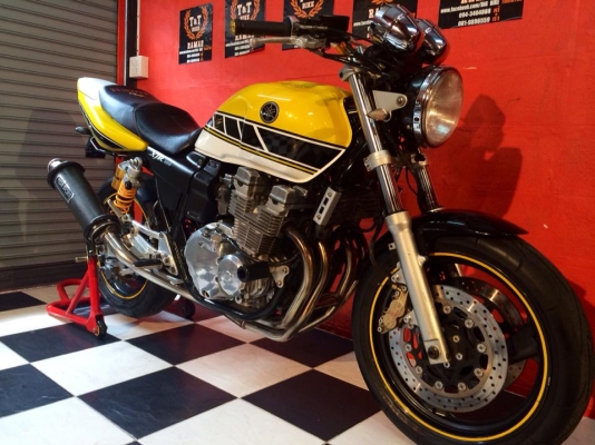 T&amp;T BIKE RAMA2ขายYAMAHA XJR400 ปี2000 โฉมนกแก้วเเท้เอกสาร อินวอย สรรพสามิตแท้ ของแต่งแน่นราคาเพียง 67500 ฿