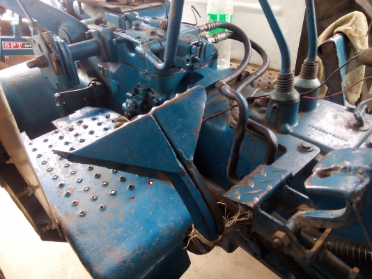 ขายรถไถฟอร์ด77เครื่อง3สูบเสื้อลายลดเหลือ250000สภาพพร้อมใช้งาน ขายรถไถฟอร์ด77เครื่อง3สูบเสื้อลายลดเหลือ250000สภาพพร้อมใช้งาน