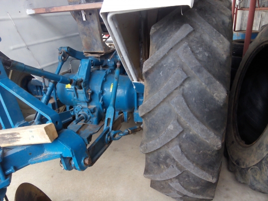 ขายรถไถฟอร์ด77เครื่อง3สูบเสื้อลายลดเหลือ250000สภาพพร้อมใช้งาน ขายรถไถฟอร์ด77เครื่อง3สูบเสื้อลายลดเหลือ250000สภาพพร้อมใช้งาน