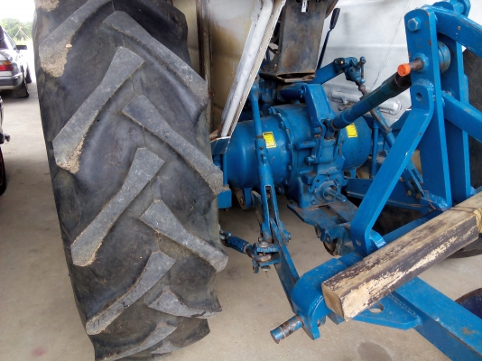 ขายรถไถฟอร์ด77เครื่อง3สูบเสื้อลายลดเหลือ250000สภาพพร้อมใช้งาน ขายรถไถฟอร์ด77เครื่อง3สูบเสื้อลายลดเหลือ250000สภาพพร้อมใช้งาน