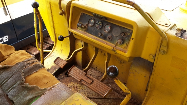 ขายด่วนรถแทร็กเตอร์ KOMATSU D50S-16 สภาพดีมากพร้อมใช้งานโทร0843923995 ขายด่วนรถแทร็กเตอร์ KOMATSU D50S-16 สภาพดีมากพร้อมใช้งานโทร0843923995