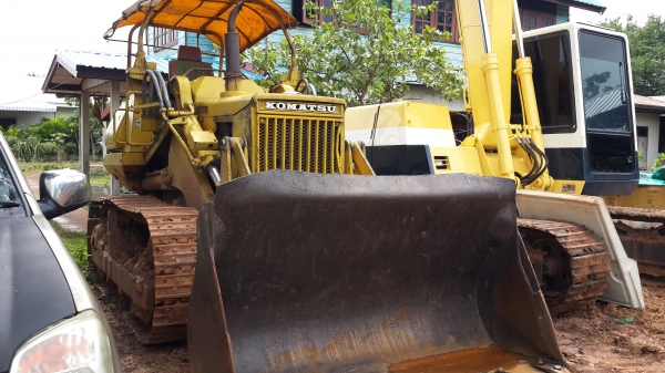 ขายด่วนรถแทร็กเตอร์ KOMATSU D50S-16 สภาพดีมากพร้อมใช้งานโทร0843923995 ขายด่วนรถแทร็กเตอร์ KOMATSU D50S-16 สภาพดีมากพร้อมใช้งานโทร0843923995