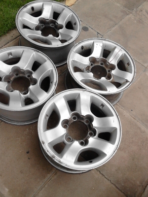 แม็ก ขอบ 15. Tel.081-427-3941