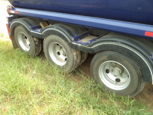 หัวลากอีซูซุGXZ360พร้อมหางบรรทุกน้ำมัน40000ลิตรโหลดล่าง ลดราคาขายดาวน์เหลือ 1.4 ล้านครับ