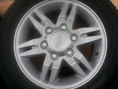 ขายล้อแม็กISUZU Hi-Lander 16 พร้อมยางปี13 4 ล้อ