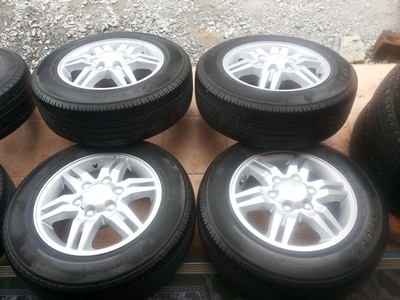 ขายล้อแม็กISUZU Hi-Lander 16 พร้อมยางปี13 4 ล้อ