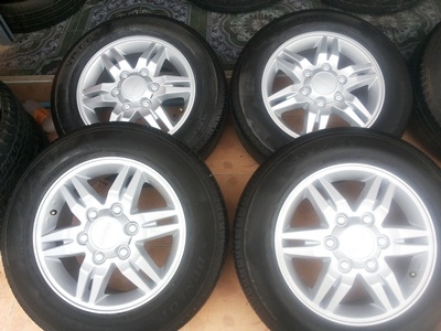 ขายล้อแม็กISUZU Hi-Lander 16 พร้อมยางปี13 4 ล้อ