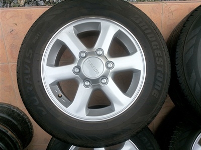 ขายล้อแม็กISUZU GOLD series 16 พร้อมยางปี13 4 ล้อ