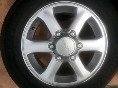 ขายล้อแม็กISUZU GOLD series 16 พร้อมยางปี13 4 ล้อ