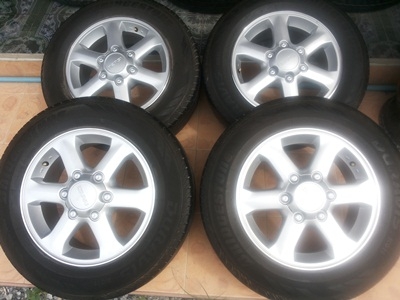 ขายล้อแม็กISUZU GOLD series 16 พร้อมยางปี13 4 ล้อ