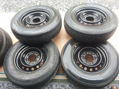 ขายล้อกะทะ15 6รู พร้อมยาง195R15 4ล้อ