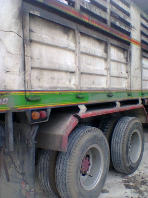 Nissun UD สิบล้อ