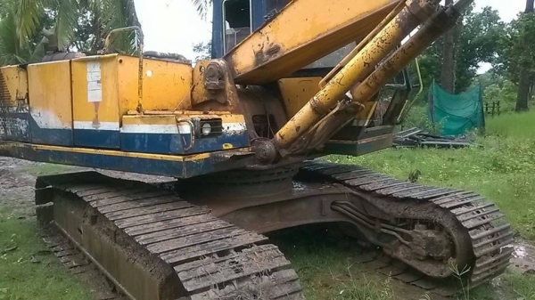 **395,000 บ.ต่อรอง**ขายแบคโฮราคาเบาๆ KOBELCO MARK2 SK907D (200 มาร์คทู) คอนโทรลสั้น เครื่องเดิม MITSUBISHI 6D31-135HP 6สูบ ปั้มNV111 เครื่องดีแรงดี แน่น ปั้มดีแรง ทำงานดีไม่โหลด บูมอาร์มสวย ไม่ปะไม่ดามไม่ร้าว เอวแน่น ไม่แตกไม่ร้าว บูท/สลักแน่นดี ช่วงล่าง7