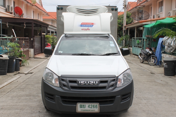 ขายดาวน์รถตู้เย็น 100,000 บาท