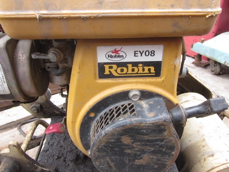 สินค้ายอดฮิตมาแล้วครับ ลูกค้าท่านใดที่ถามถึงไว้ รีบมาด่วนครับ - เครื่องตบดิน พื้นเรียบ ROBIN เก่าญี่ปุ่น