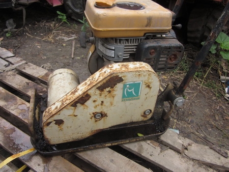 สินค้ายอดฮิตมาแล้วครับ ลูกค้าท่านใดที่ถามถึงไว้ รีบมาด่วนครับ - เครื่องตบดิน พื้นเรียบ ROBIN เก่าญี่ปุ่น