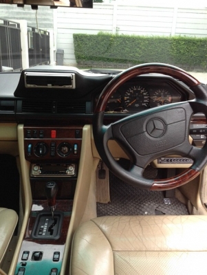 ขาย E220สภาพสวยรถบ้านขายเอง ขาย E220สภาพสวยรถบ้านขายเอง