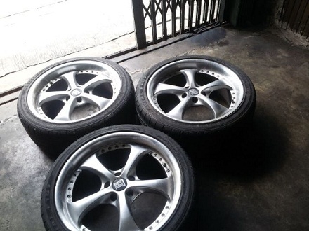 ขายยางขอบ18นิ้วสวยๆครับมี3วงแถมแม็ก 5000บาท