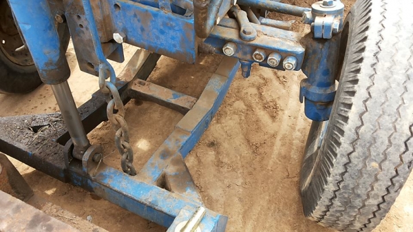 **155,000 บ.ต่อรอง**ขายรถไถเพลาเดียว FORD 5000 รุ่นรวงข้าว วางเครื่องHINO EC100-145แรง 6สูบ เครื่องแรงๆ แห้งๆ ไม่เยิ้ม ปั้มดีแรง เกียร์เดิม เข้าง่ายไม่หลุด ระบบไฮฯ ใช้งานได้ปกติ บิ้วใหม่ เช็คใหม่ สีสันดี บอดี้สวย ยางดี4เส้น อุุปกรณ์ พร้อมทำงาน 2ชิ้น สภาพด