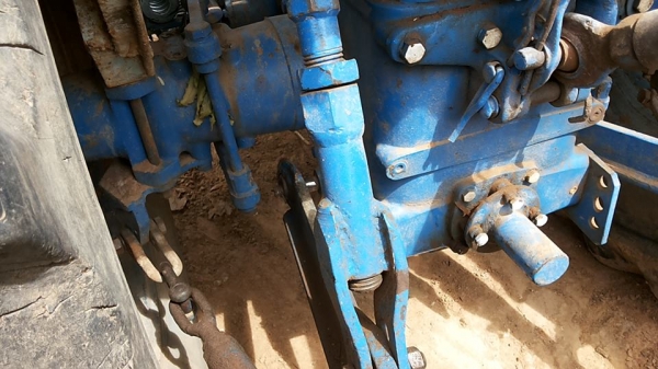 **155,000 บ.ต่อรอง**ขายรถไถเพลาเดียว FORD 5000 รุ่นรวงข้าว วางเครื่องHINO EC100-145แรง 6สูบ เครื่องแรงๆ แห้งๆ ไม่เยิ้ม ปั้มดีแรง เกียร์เดิม เข้าง่ายไม่หลุด ระบบไฮฯ ใช้งานได้ปกติ บิ้วใหม่ เช็คใหม่ สีสันดี บอดี้สวย ยางดี4เส้น อุุปกรณ์ พร้อมทำงาน 2ชิ้น สภาพด